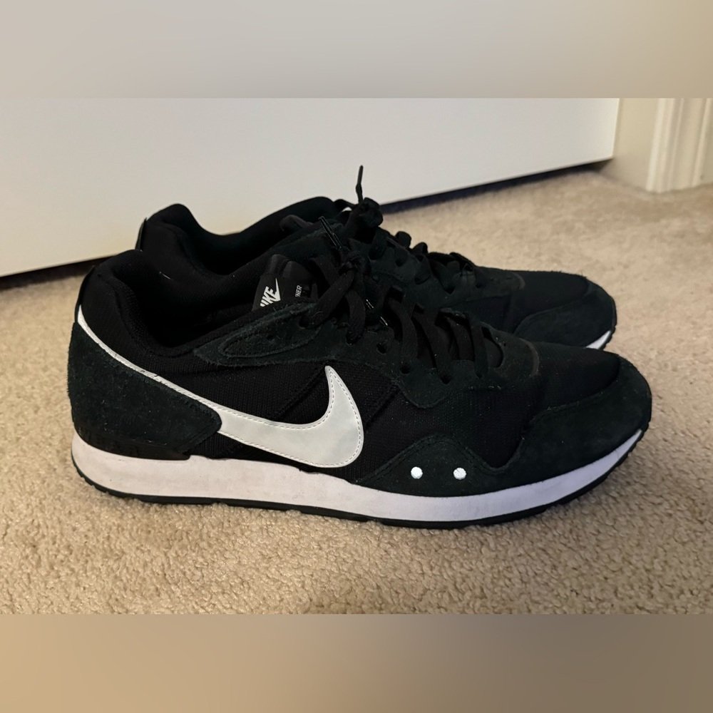 Nike Venture Runner Classic Black White Running Sneaker Shoes Men Size 12 CK2948